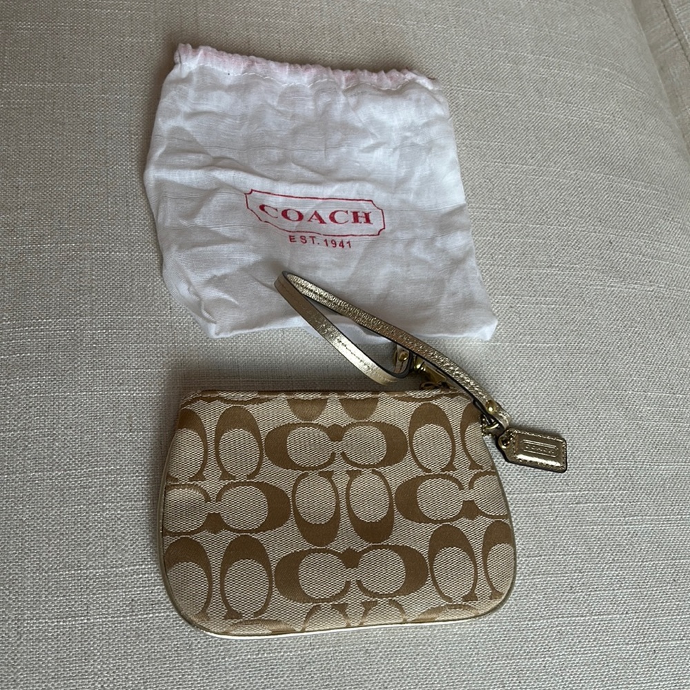 Coach Corner Zip Wristlet Signature Tan/ Gold